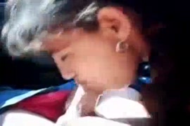 Vídeo homem chupa peito de mulher